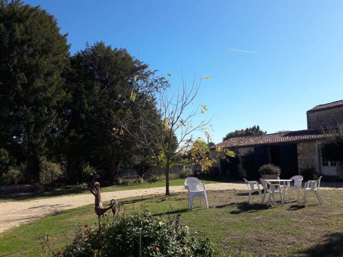 Le Logis Du Plessis Bed and Breakfast Chaniers Εξωτερικό φωτογραφία